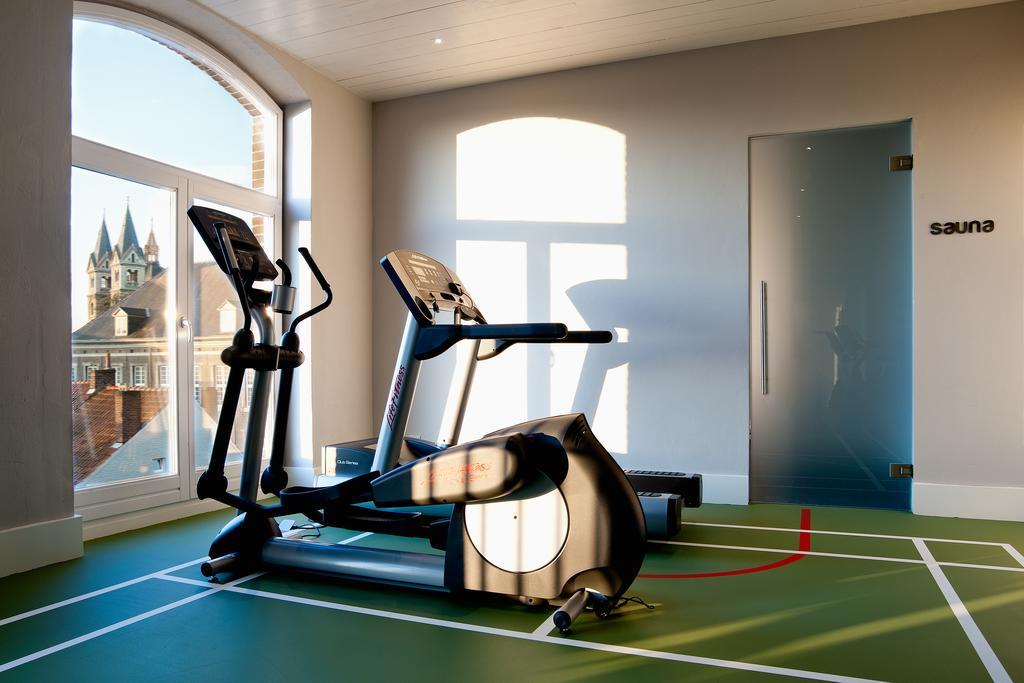 فندق هيت أريسثيس رورموند المظهر الخارجي الصورة The gym at the hotel