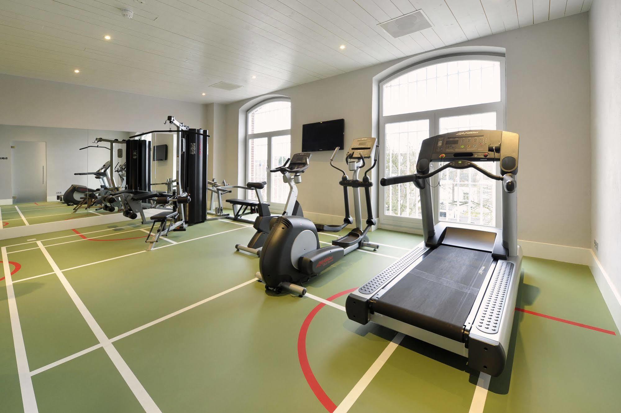 فندق هيت أريسثيس رورموند المظهر الخارجي الصورة The gym at the hotel