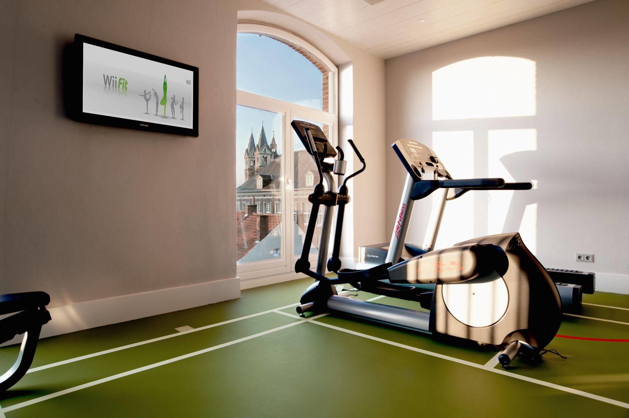 فندق هيت أريسثيس رورموند المظهر الخارجي الصورة A gym at the hotel
